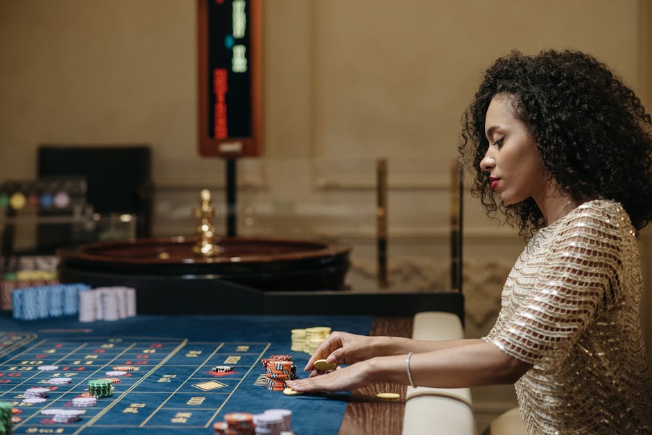 Contraloría detectó a 910 funcionarios públicos apostando en casinos pese a prohibición legal: algunos superan los $1.000 millones transados