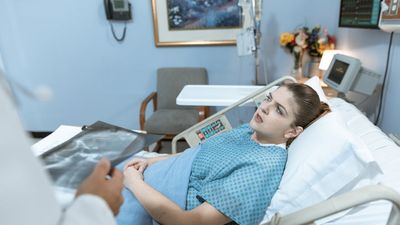 Contraloría detecta 1.411 atenciones preferentes a funcionarios en hospitales públicos