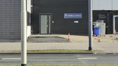 Contraloría detecta que director del Hospital de Curicó atendió en una clínica en horario laboral