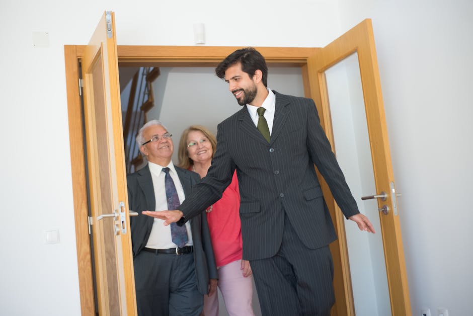 Kast avanza en promesa de contribuciones: propone eximir a adultos mayores de su primera vivienda y resurge el 'modelo californiano'