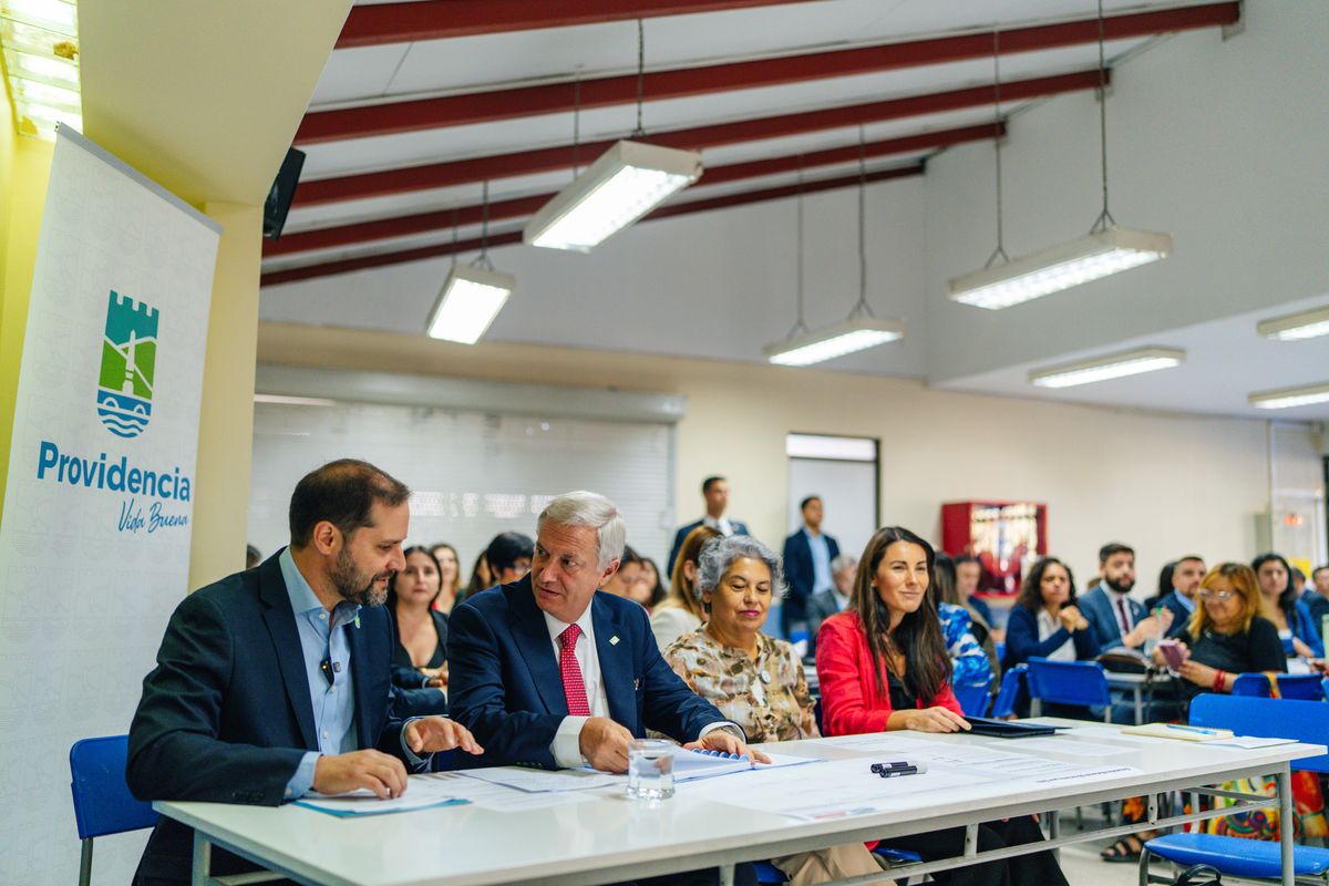 Kast blinda a Steinert: dice que fue el director de la PDI quien pidió la renuncia a Consuelo Peña